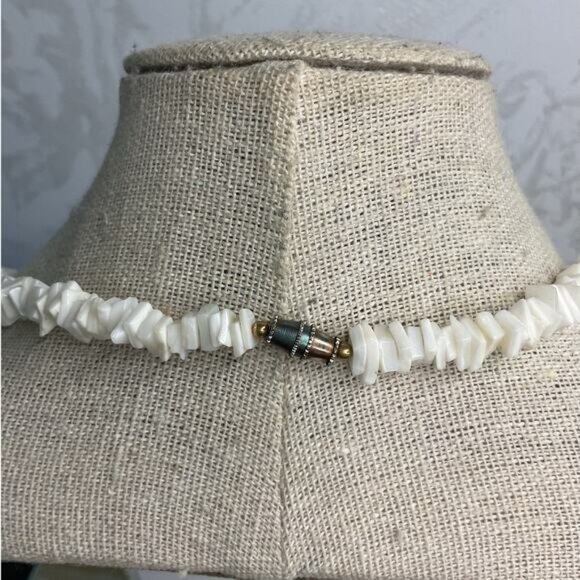 White Coral Shell Chip Round Wood Beads Parrot Summer Beach Necklace - Picture 3 of 4